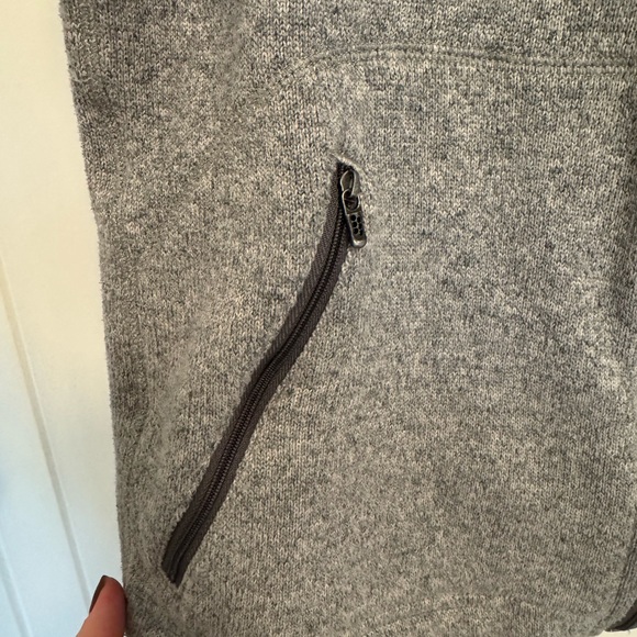 Men’s Patagonia. Hooded fleece sweater. Size large. Full zip. Gray - Picture 5 of 5